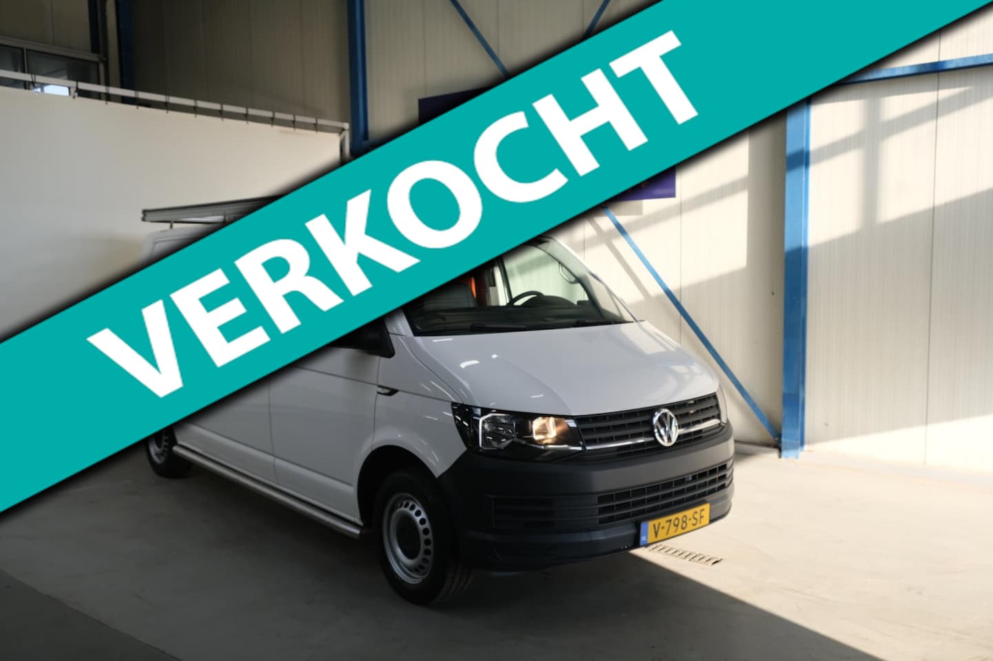 Volkswagen Transporter - 2.0 TDI L2H1 Comfortline - N.A.P. Airco, Trekhaak. - AutoWereld.nl