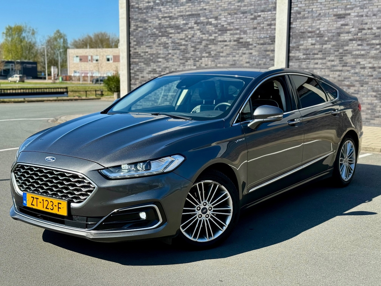 Ford Mondeo - 2.0 EcoBlue Titanium VIGNALE UITVOERING // UNIEKE AUTO // KEYLESS // LMV // PDC // CAMERA - AutoWereld.nl