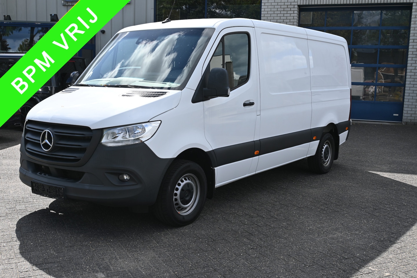 Mercedes-Benz Sprinter - 317 CDI L2H1 RWD MBUX met navigatie en camera, Geveerde stoel, Brake assyst, Etc. - AutoWereld.nl