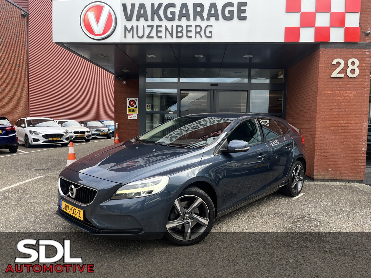 Volvo V40 - 2.0 T2 Kinetic // FULL LED // NAVI // PDC // CLIMA // BLUETOOTH // - AutoWereld.nl