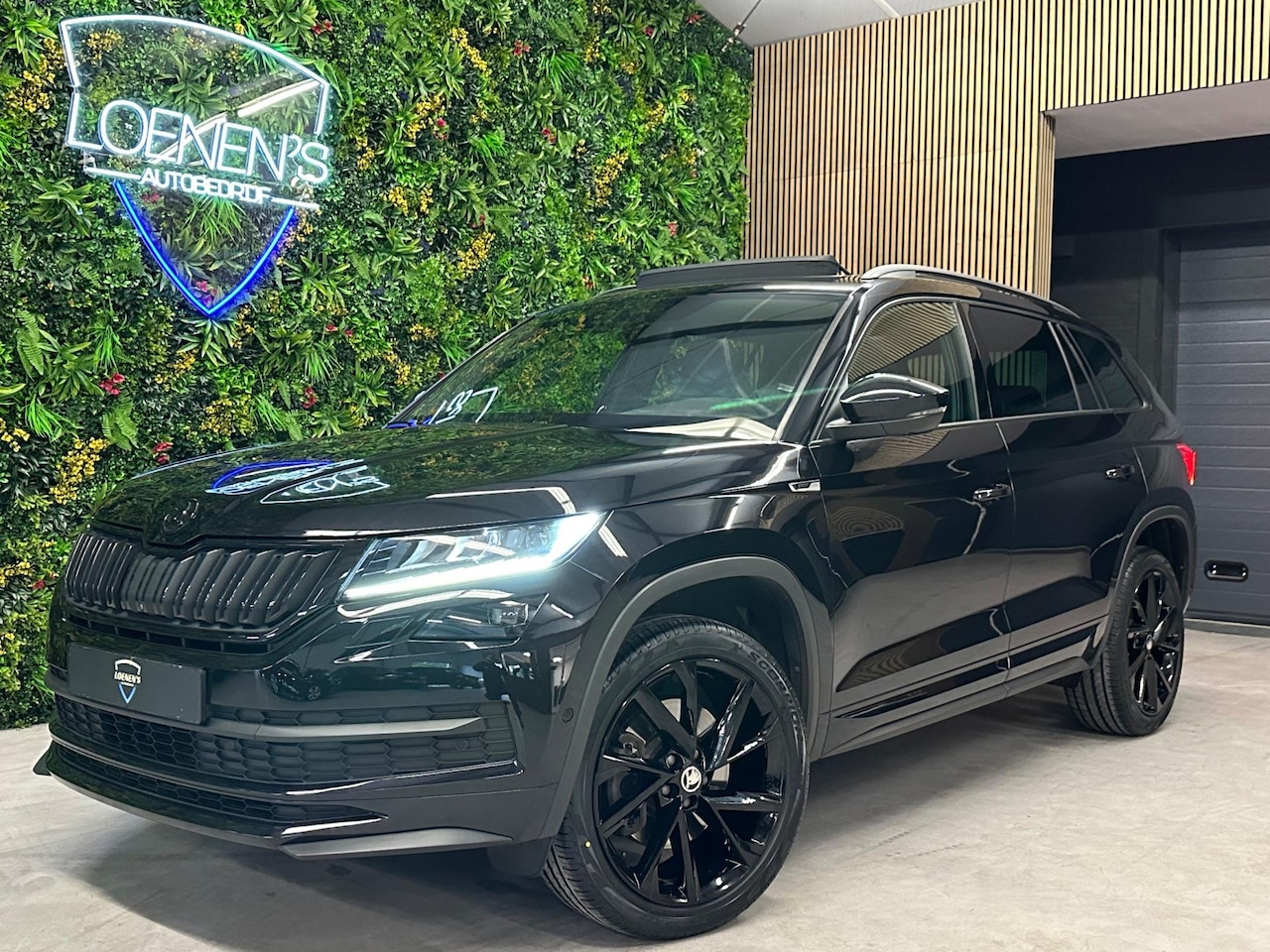 Skoda Kodiaq - 2.0 TSI 4x4 Sportline Business / Pano / Trekhaak / 360* cam - AutoWereld.nl