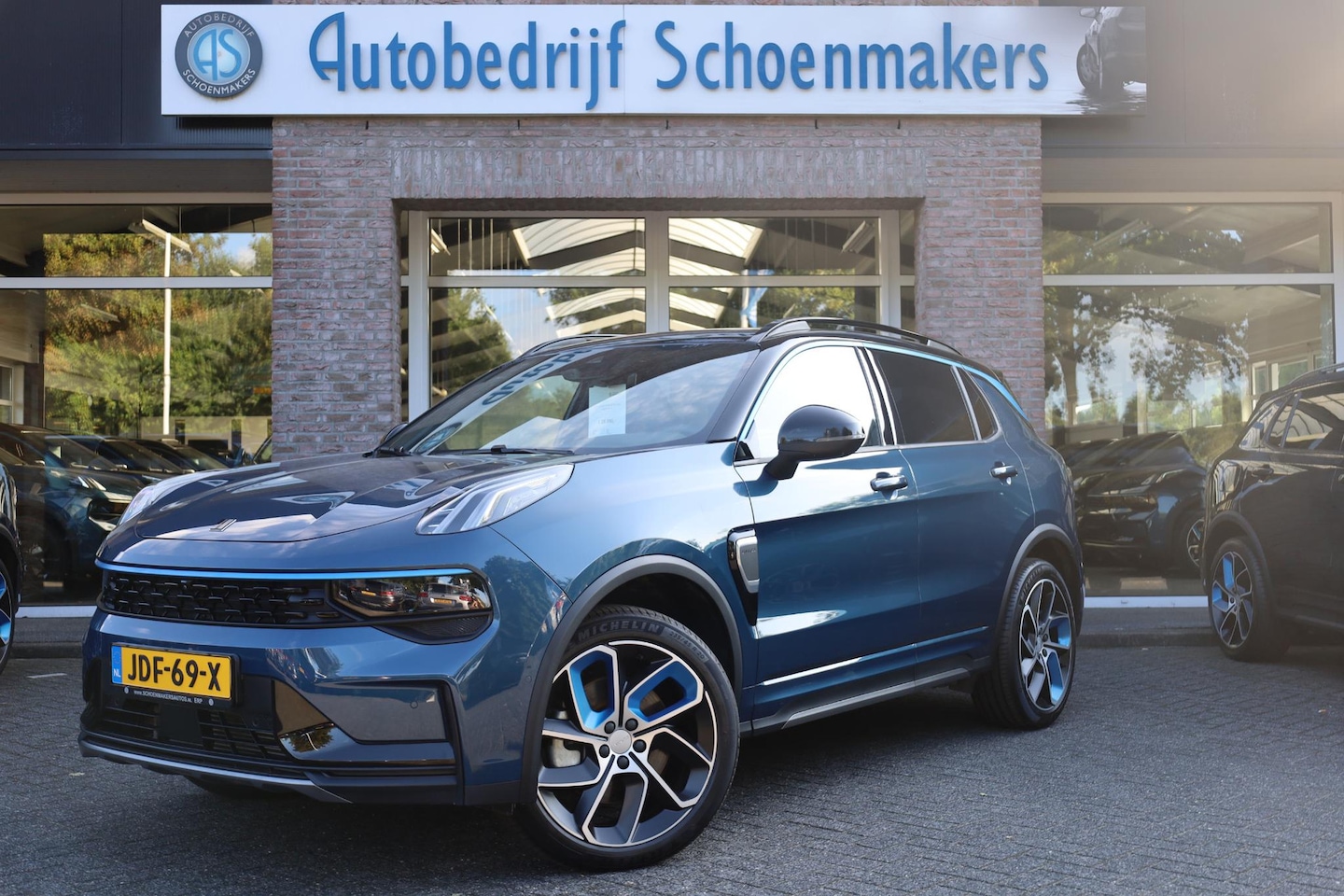 Lynk & Co 01 - 1.5 261PK! 6.6 Kwh LADEN! MY23 ZWARTE-HEMEL 360-CAMERA PANO/SCHUIF INFINITY ZWARTE-HEMEL D - AutoWereld.nl