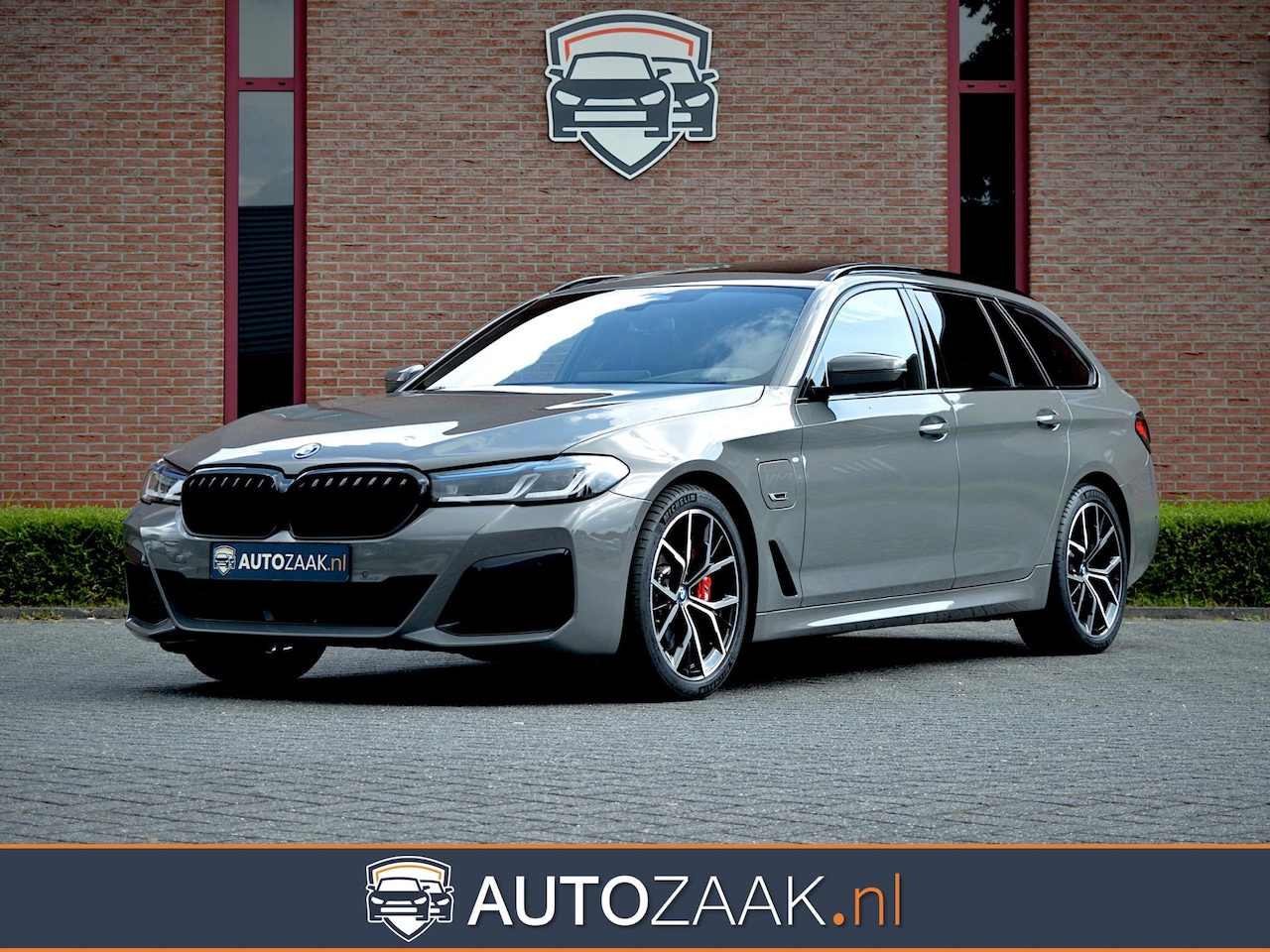 BMW 5-serie Touring - 530e M Sport | ACC | Panorama | Trekhaak - AutoWereld.nl