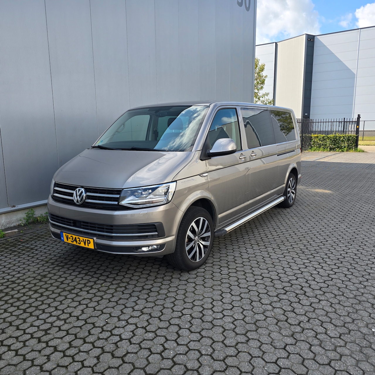 Volkswagen Transporter - 2.0 TDI L2H1 DC Highline - AutoWereld.nl