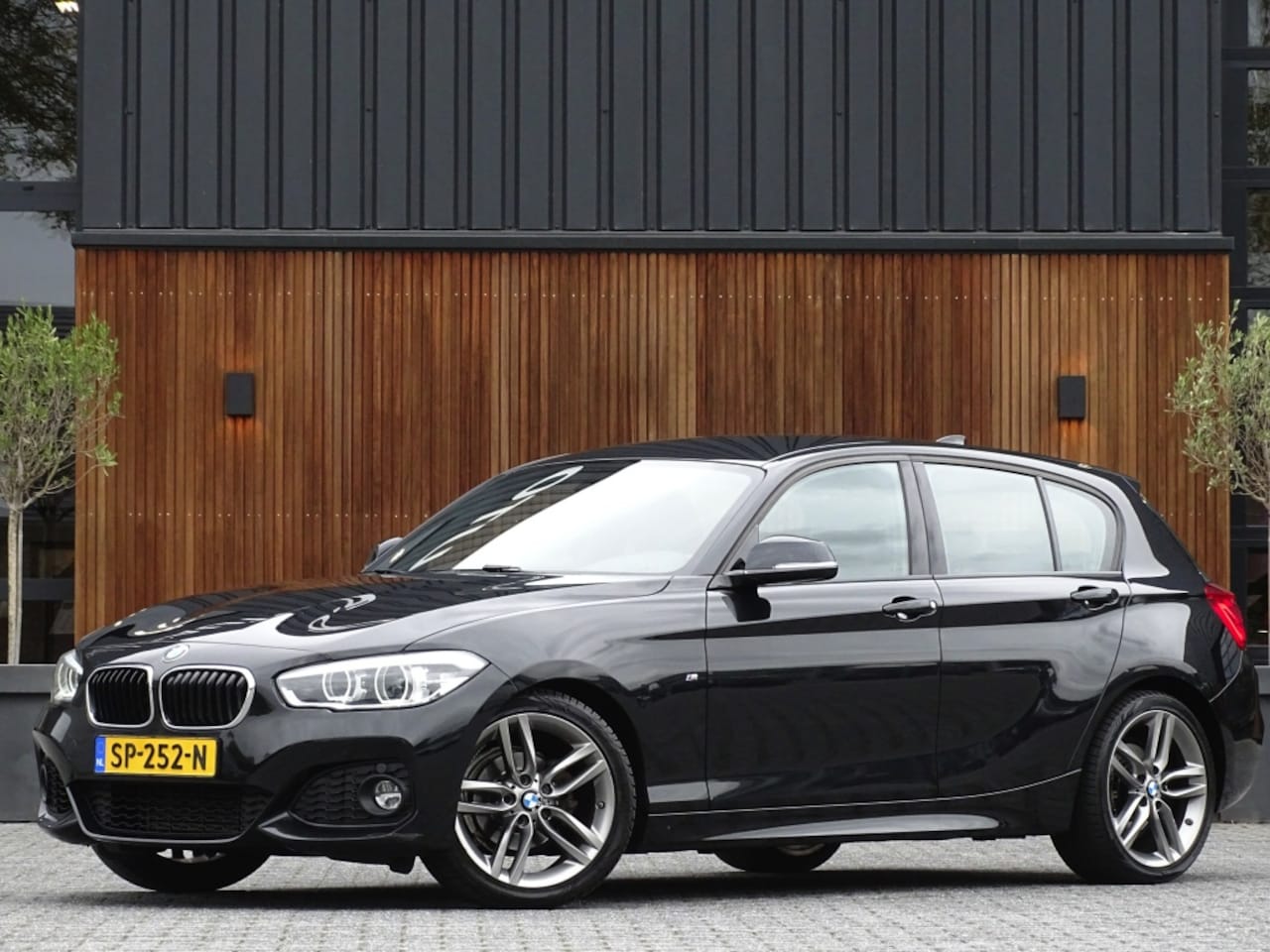 BMW 1-serie - 118i automaat Executive / M-sport / I-drive / LED *NAP* - AutoWereld.nl