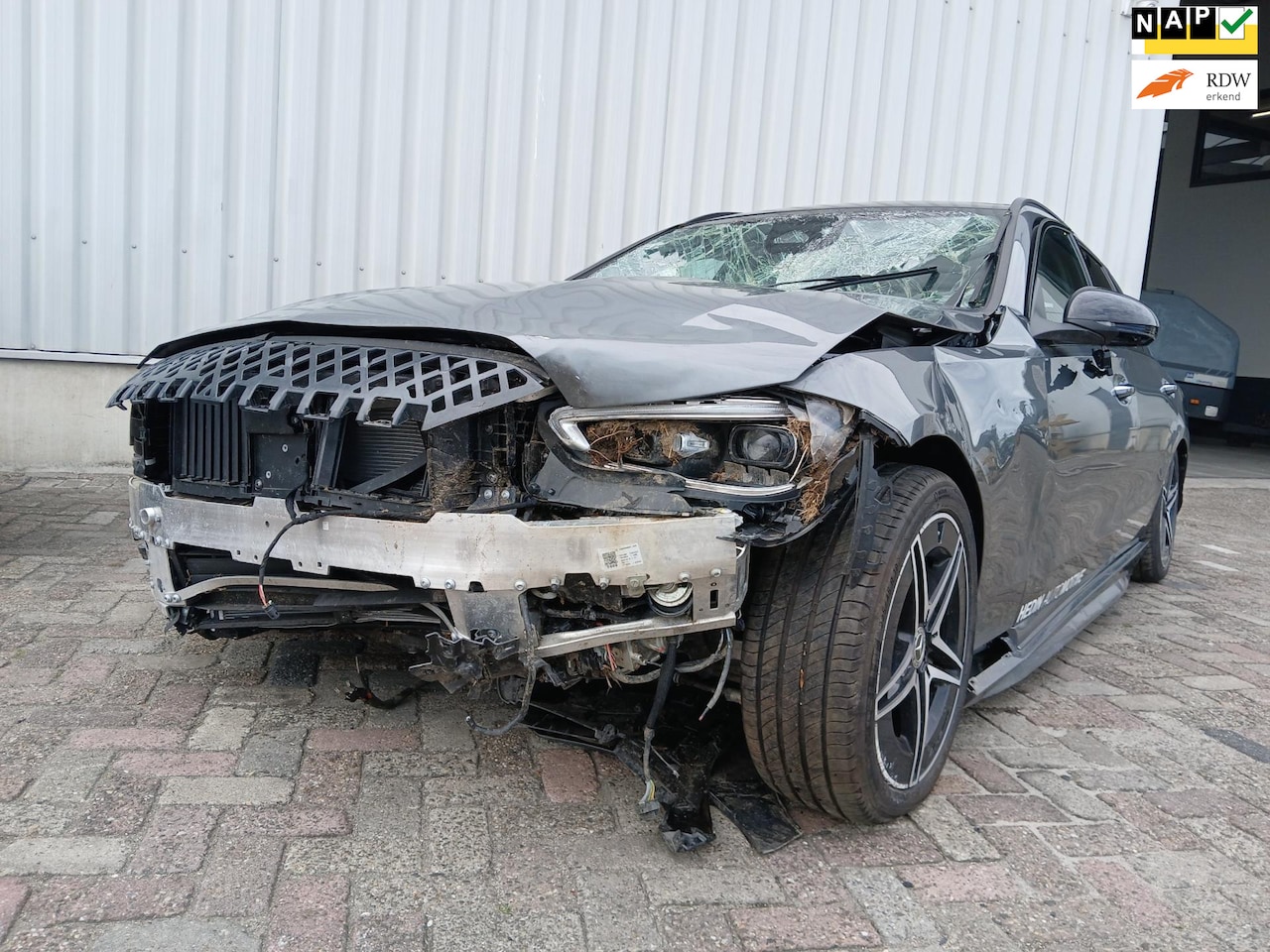 Mercedes-Benz C-klasse Estate - 300 e AMG Line SCHADEAUTO!! WOK!! - AutoWereld.nl
