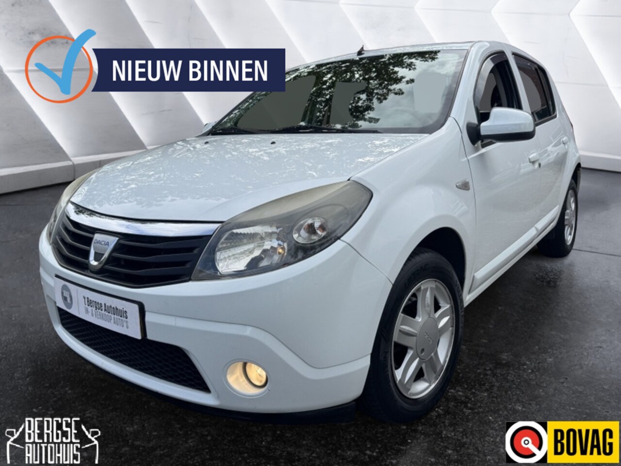 Dacia Sandero - 1.2 Blackline Airco Pdc Lmv Nap - AutoWereld.nl