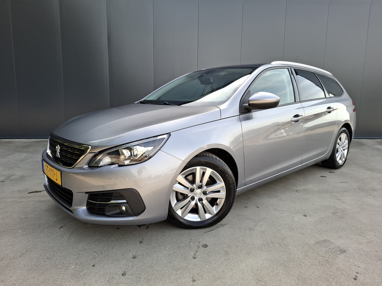 Peugeot 308 SW - 1.6 BlueHDI Executive PANO DAK NAVI CRUISE ECC LED - AutoWereld.nl