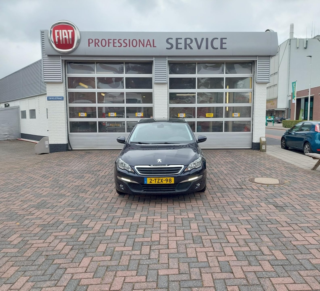 Peugeot 308 SW - 1.2 e-THP Blue Lease Executive 1.2 e-THP Blue Lease Executive - AutoWereld.nl