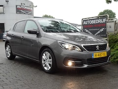 Peugeot 308 - 1.2 PureTech Executive 5-Drs