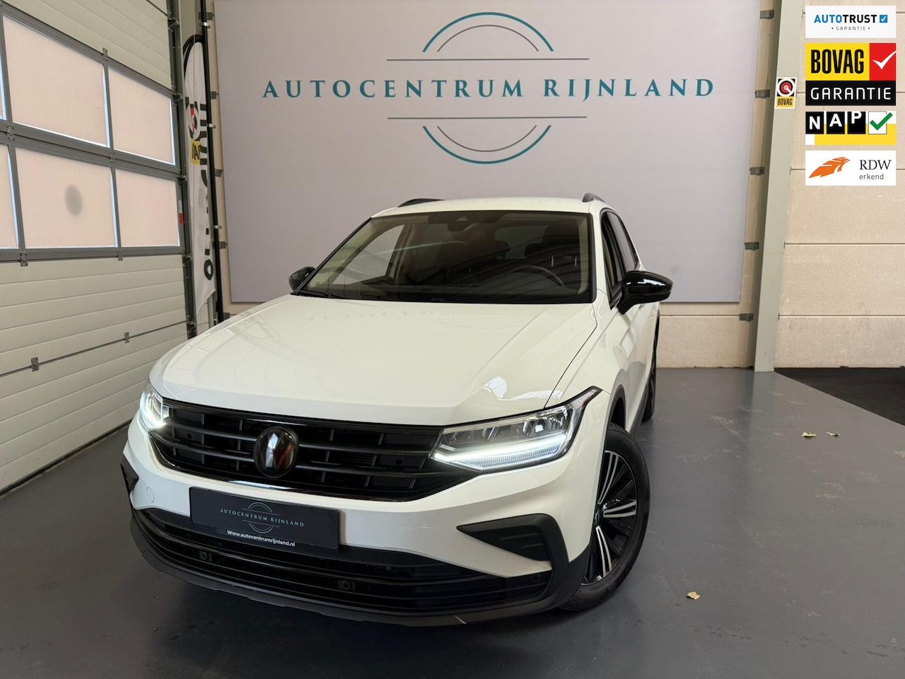 Volkswagen Tiguan - 1.5 TSI Move Business Black Design 1 JAAR BOVAG GARANTIE - AutoWereld.nl