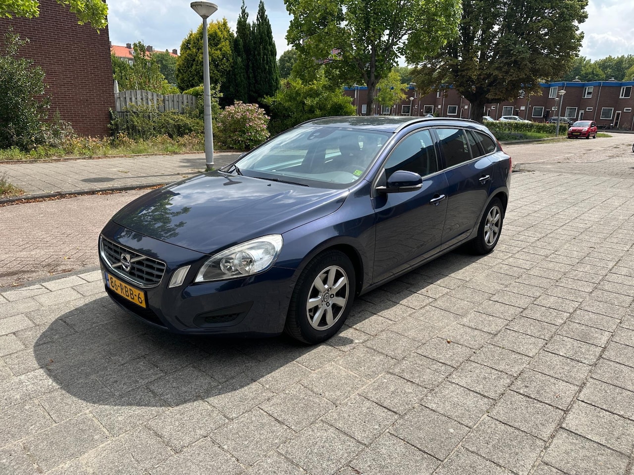 Volvo V60 - 1.6 T3 Kinetic Airco Cruise PDC Ocean Blue - AutoWereld.nl