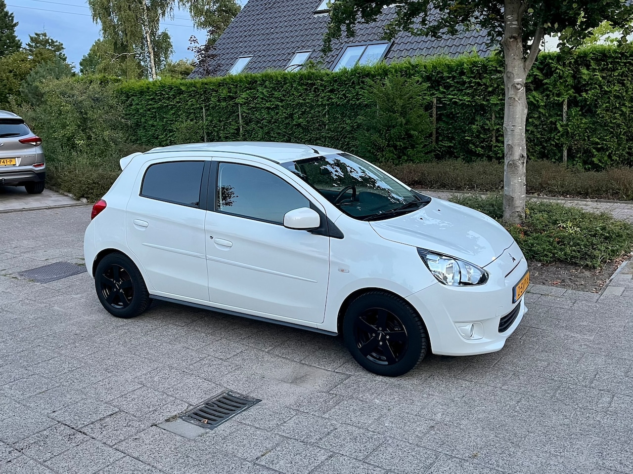 Mitsubishi Space Star - 1.0 Intense Airco/NAP/CLIMA/LM/KEYLESS - AutoWereld.nl