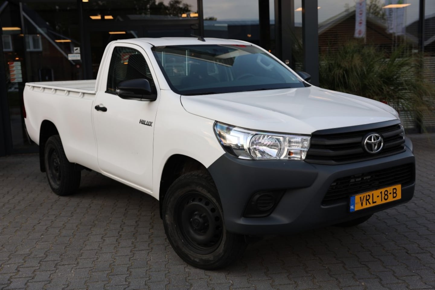 Toyota HiLux - 2.4 D-4D ENKEL CABIN 4WD VAN - AutoWereld.nl