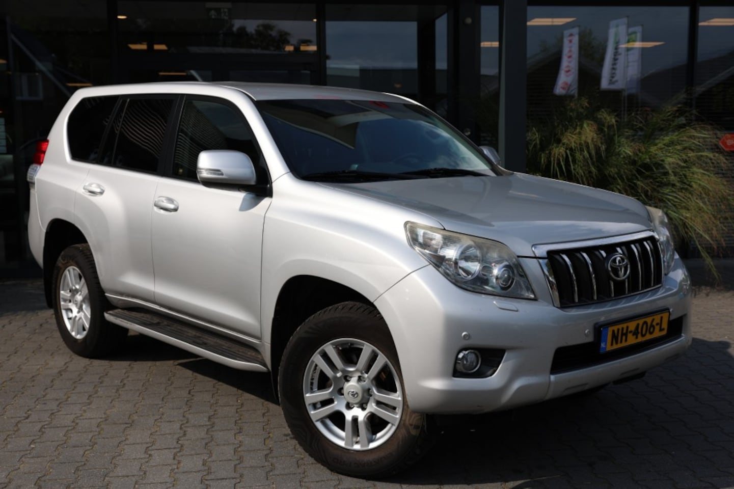Toyota Land Cruiser 150 - 3.0 D-4D 5DRS SX A/T 5 SITZ MARGE - AutoWereld.nl