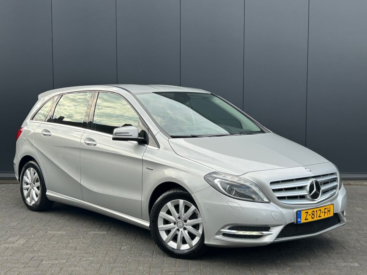 Mercedes-Benz B-klasse - B 200 Automaat Xenon Camera Cruise PDC Trekhaak - AutoWereld.nl
