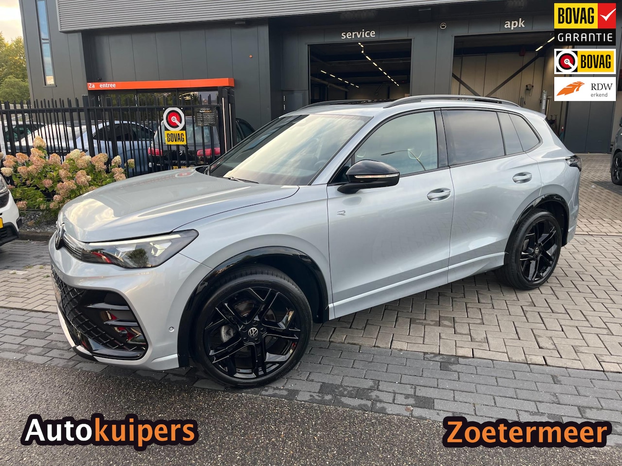 Volkswagen Tiguan - 1.5 eTSI R-line Edition | Met o.a. panoramadak, elektrisch uitklapbare trekhaak en Harman - AutoWereld.nl