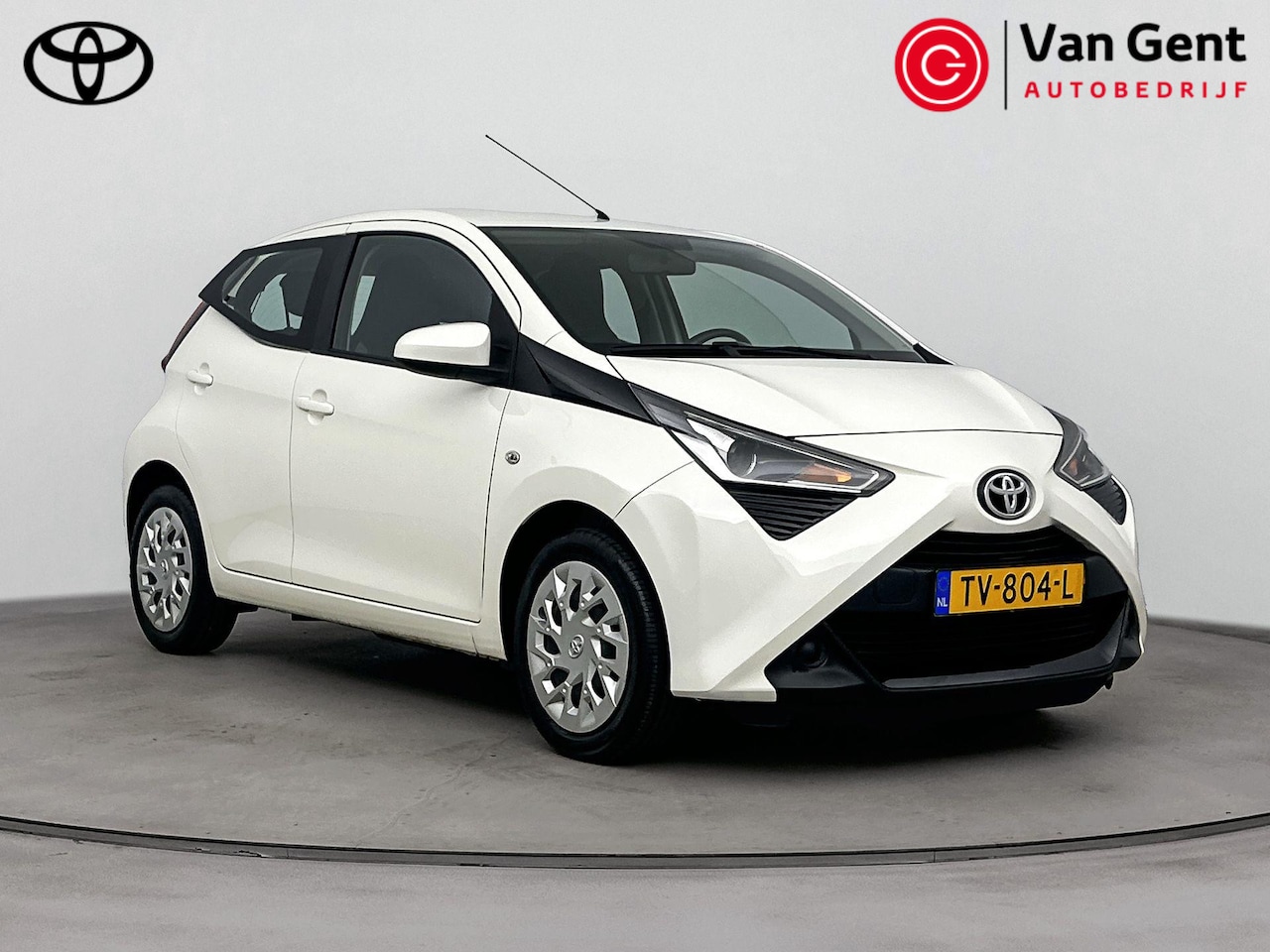 Toyota Aygo - 1.0 VVT-i x-play | Airco | Camera | Elektrische ramen voor | Bluetooth - AutoWereld.nl