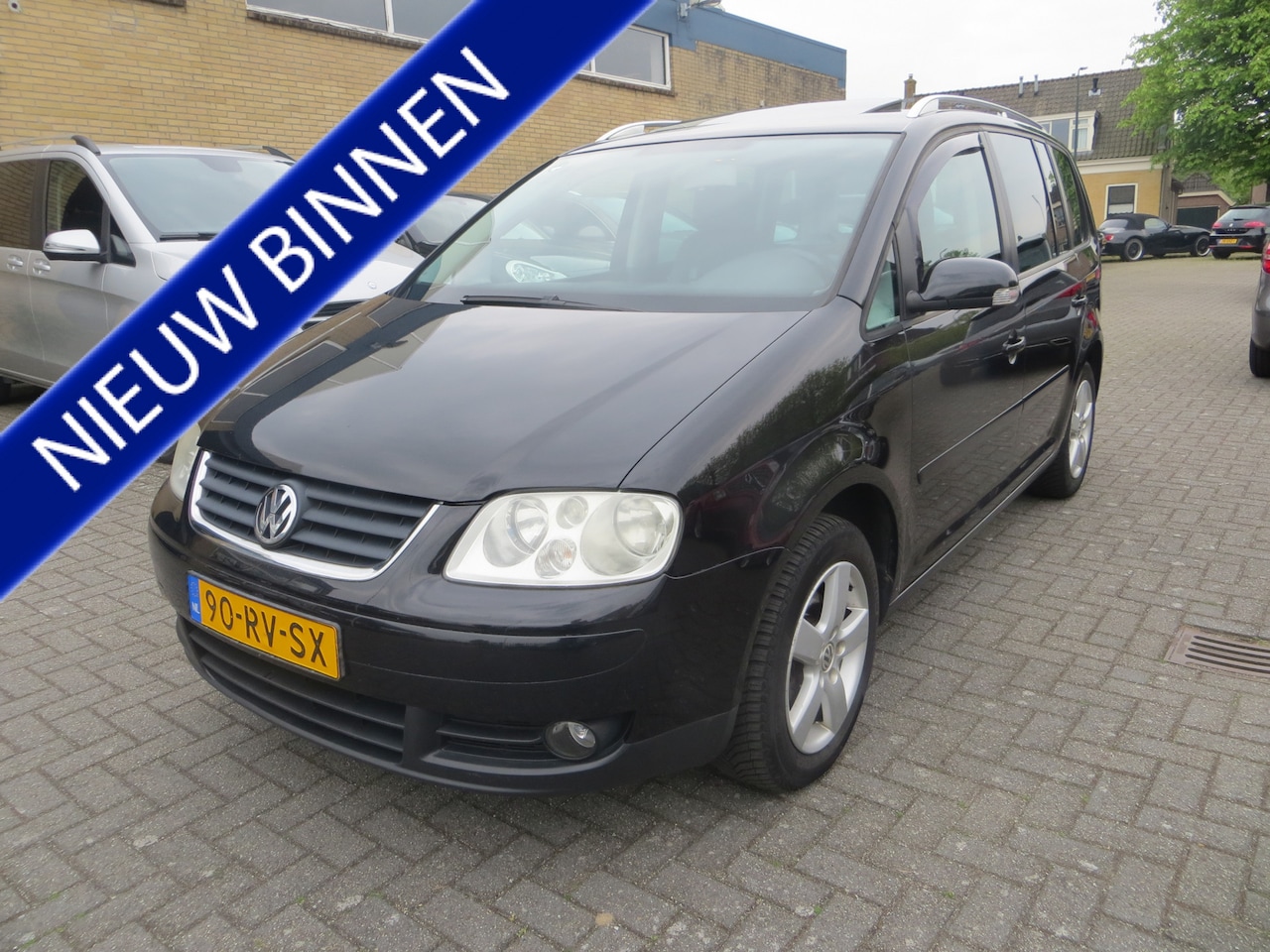 Volkswagen Touran - 2.0-16V FSI Highline/7 PERSOONS/CRUISE/NWE APK/GARANTIE - AutoWereld.nl