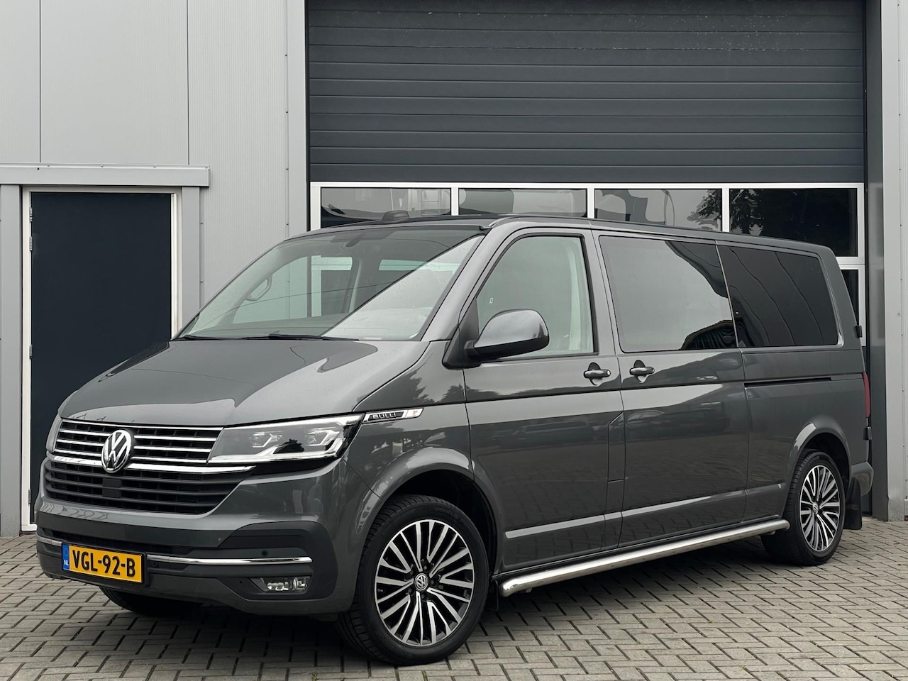 Volkswagen Transporter - 2.0 TDI 200pk L2H1 DSG | 1ste eig. | 2x schuifdeur | Full LED | Virtual cockpit | Leder | - AutoWereld.nl