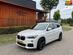 BMW X1 - XDrive20i M-sport, panoramadak, trekhaak, HUD, H&K