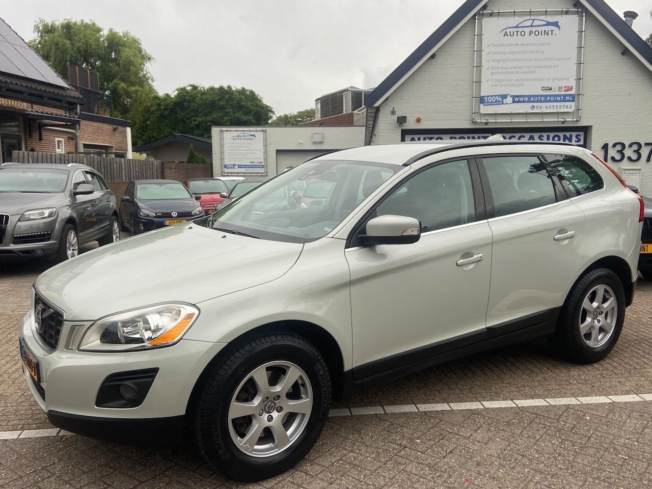 Volvo XC60 - 2.4D NAV/CRUISE/191500KM/DEALER ONDERHOUDEN - AutoWereld.nl