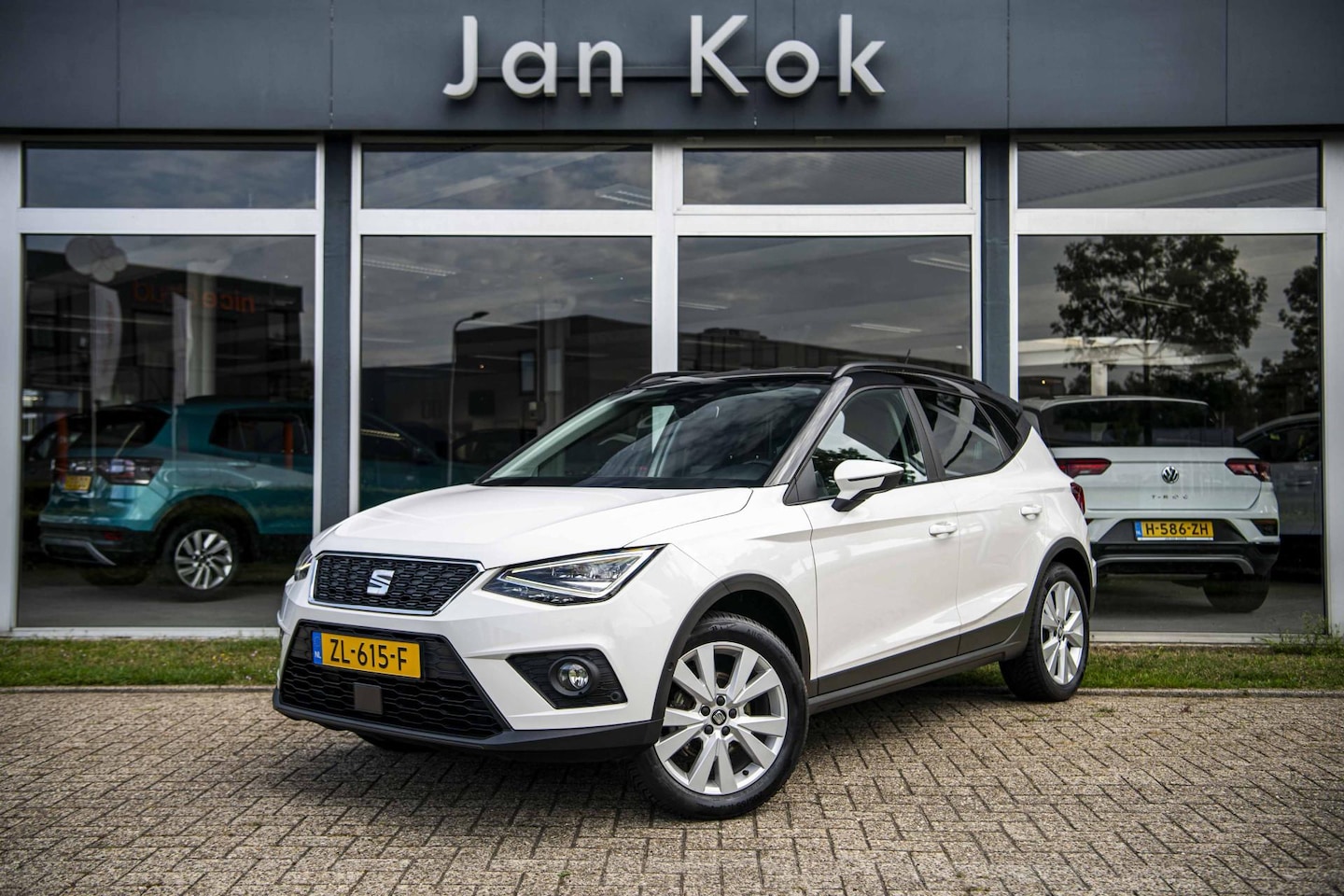 SEAT Arona - 1.0 TSi 95 pk Style Business Intense | Alcantara | Full LED | Afn. Trekhaak - AutoWereld.nl