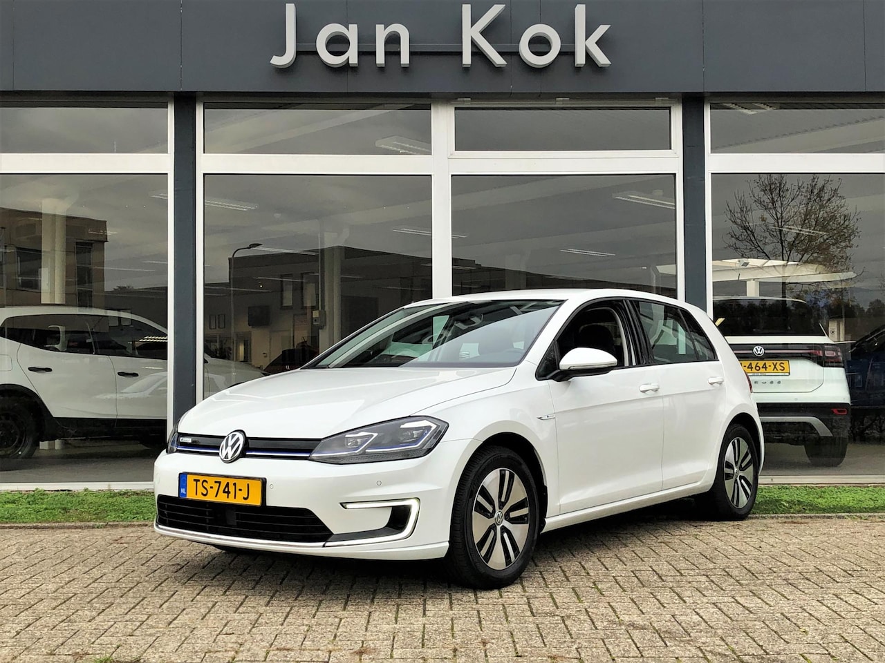 Volkswagen e-Golf - 136 pk | Warmtepomp | Parelmoer | App-Connect - AutoWereld.nl