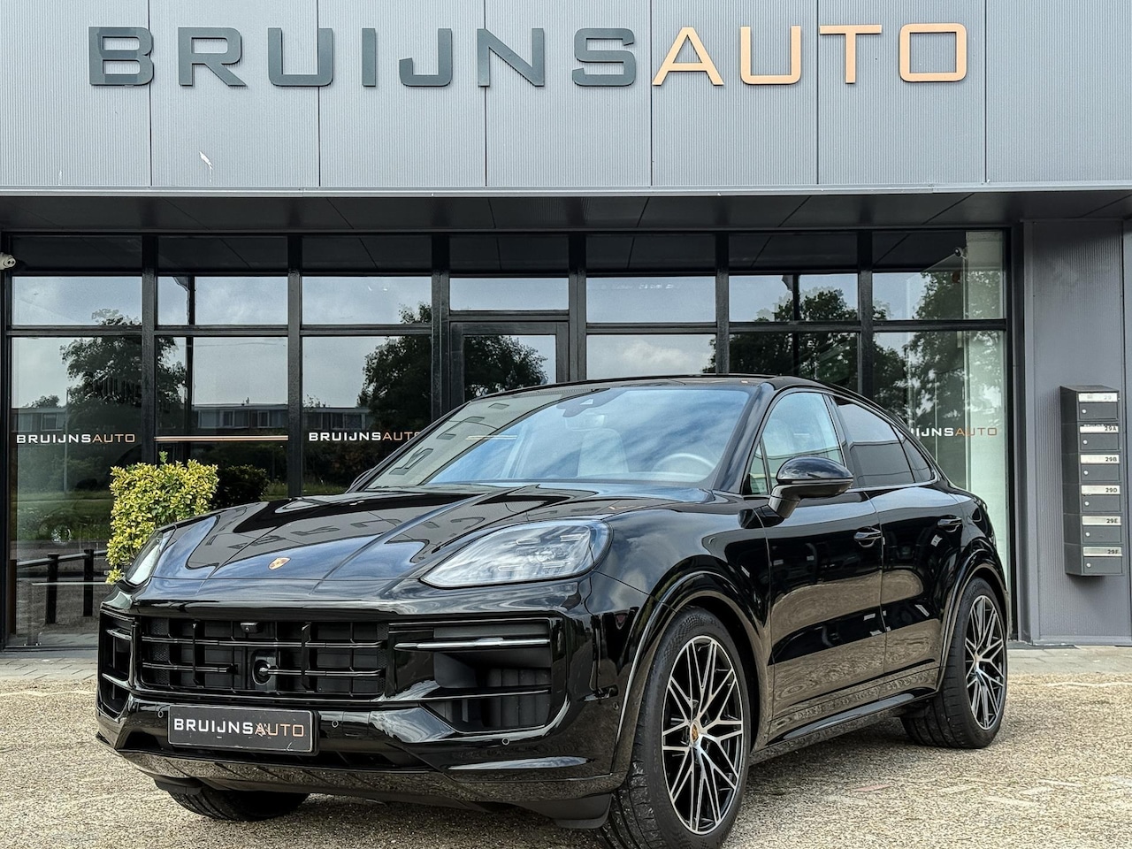 Porsche Cayenne Coupé - 3.0 E-Hybrid |Sport&design|Ventilatie|22inch|Glazendak|4W-sturing| - AutoWereld.nl