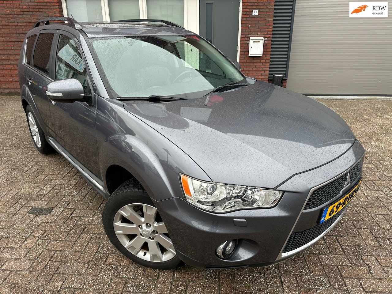 Mitsubishi Outlander - 2.0 Instyle / Pano / Camera / Navi / Leder / PDC - AutoWereld.nl
