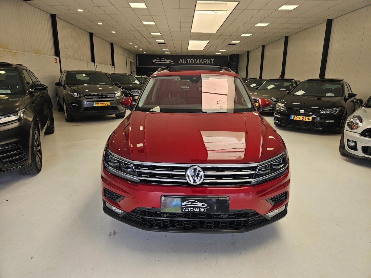 Volkswagen Tiguan - 1.5 TSI ACT Highline/R Line/Pano/automaat/1 jaar garantie - AutoWereld.nl