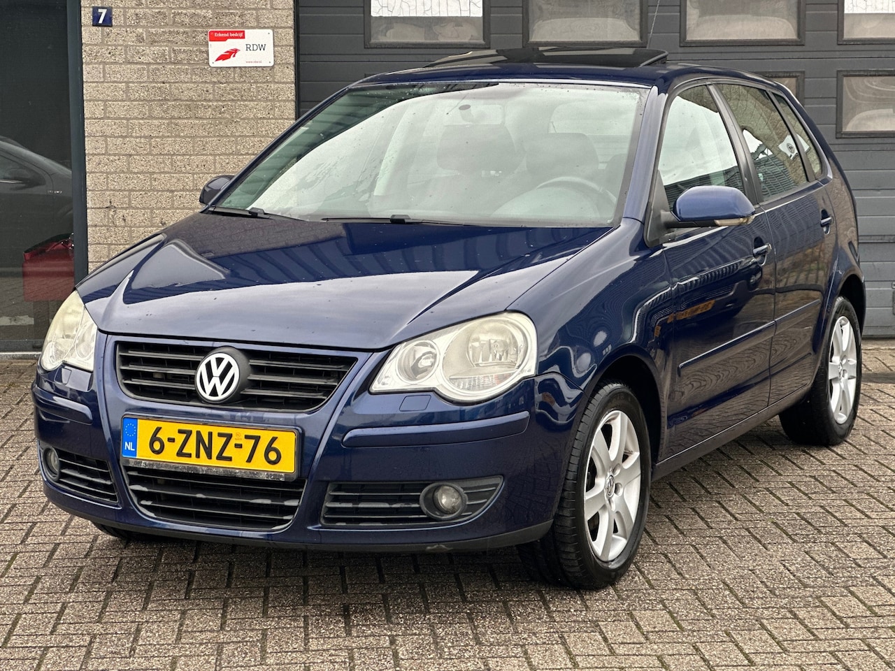 Volkswagen Polo - 1.6-16V / PDC / Stoelverwarming / CruiseControl / Clima / Schuifkanteldak / Volledig Onder - AutoWereld.nl