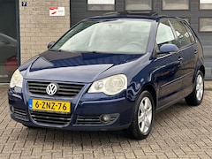 Volkswagen Polo - 1.6-16V / PDC / Stoelverwarming / CruiseControl / Clima / Schuifkanteldak / Volledig Onder