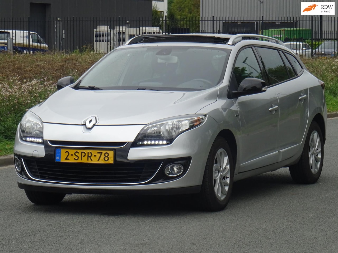 Renault Mégane Estate - 1.5 dCi Bose NAP/PANO/NAVI/CAMERA/PDC - AutoWereld.nl