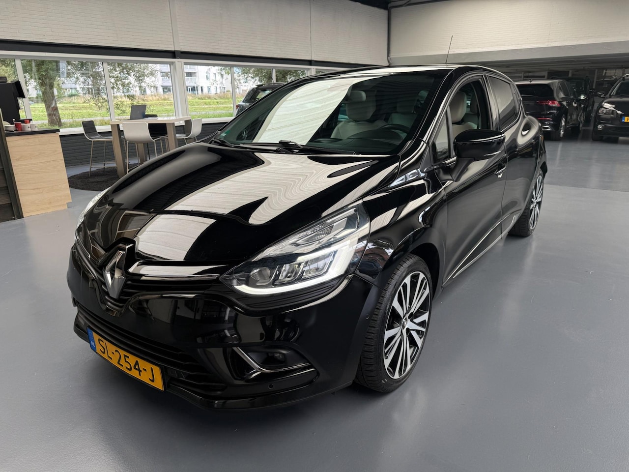 Renault Clio - 1.2 TCe Initiale Paris |Bose|Keyless|Camera|Navi| - AutoWereld.nl