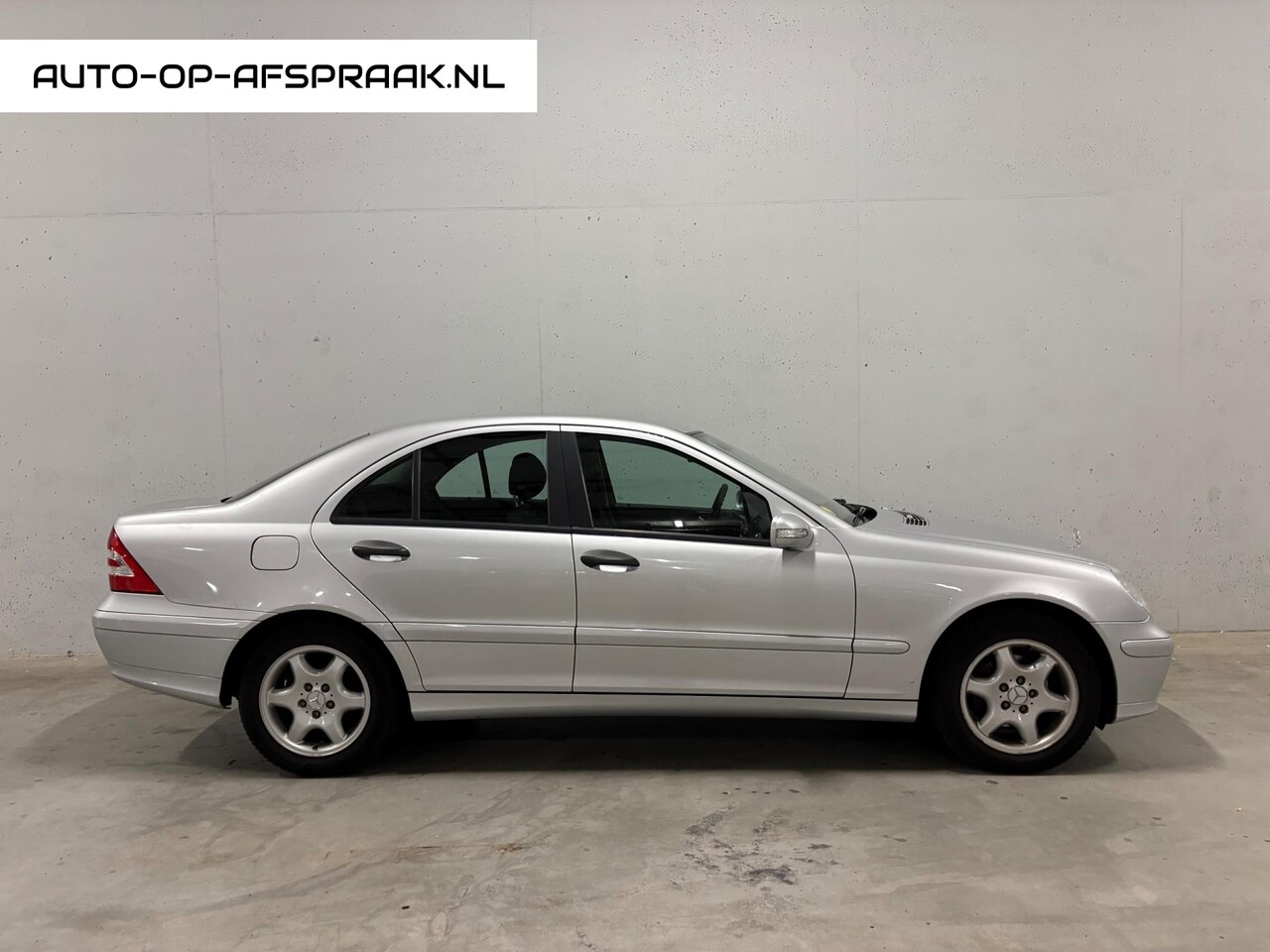 Mercedes-Benz C-klasse - 180 K. Automaat Navigatie Camera Cruise Control - AutoWereld.nl