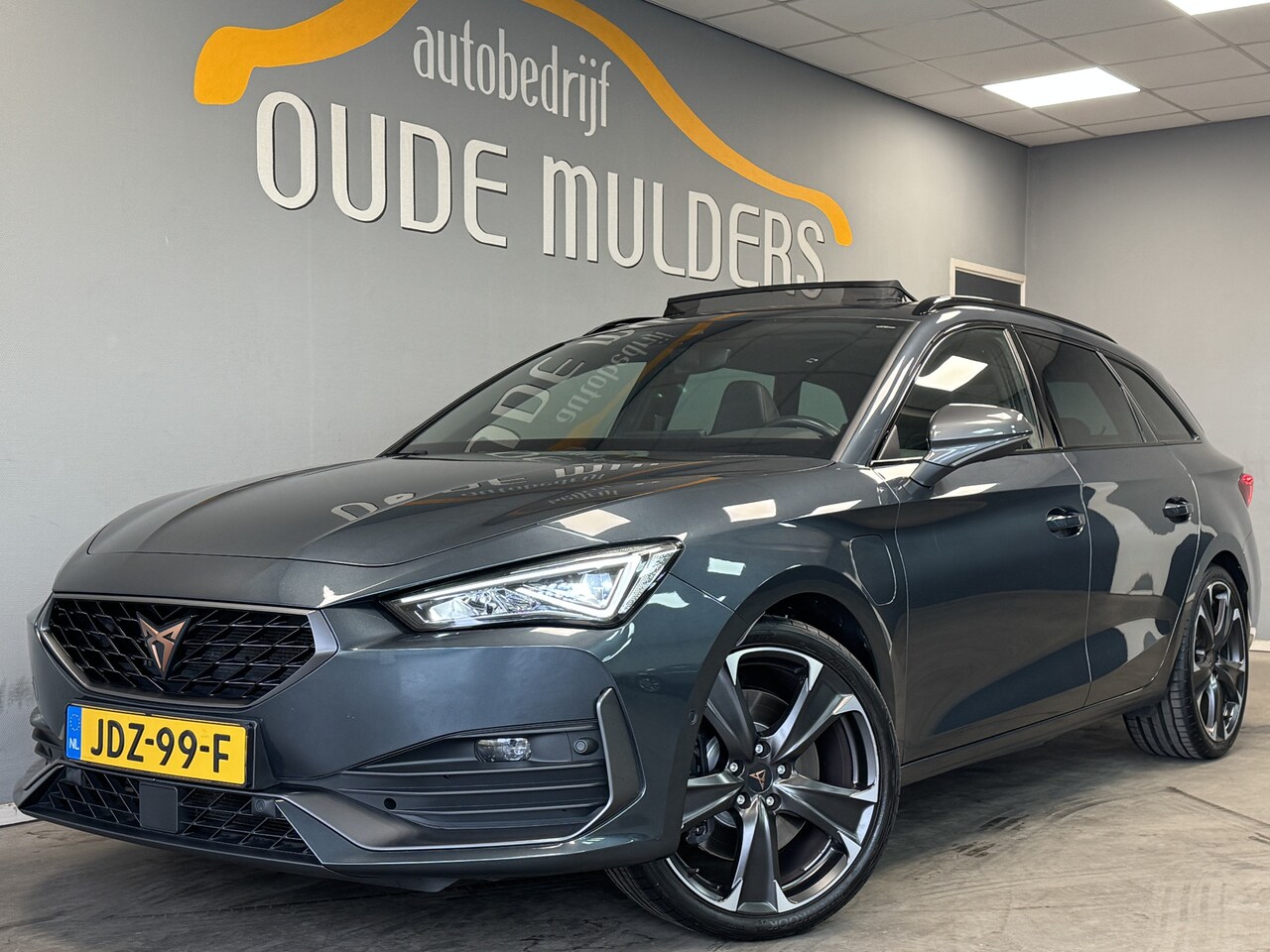 CUPRA Leon Sportstourer - 1.4 VZ Cupra Knoppen/Panoramadak/Camera - AutoWereld.nl