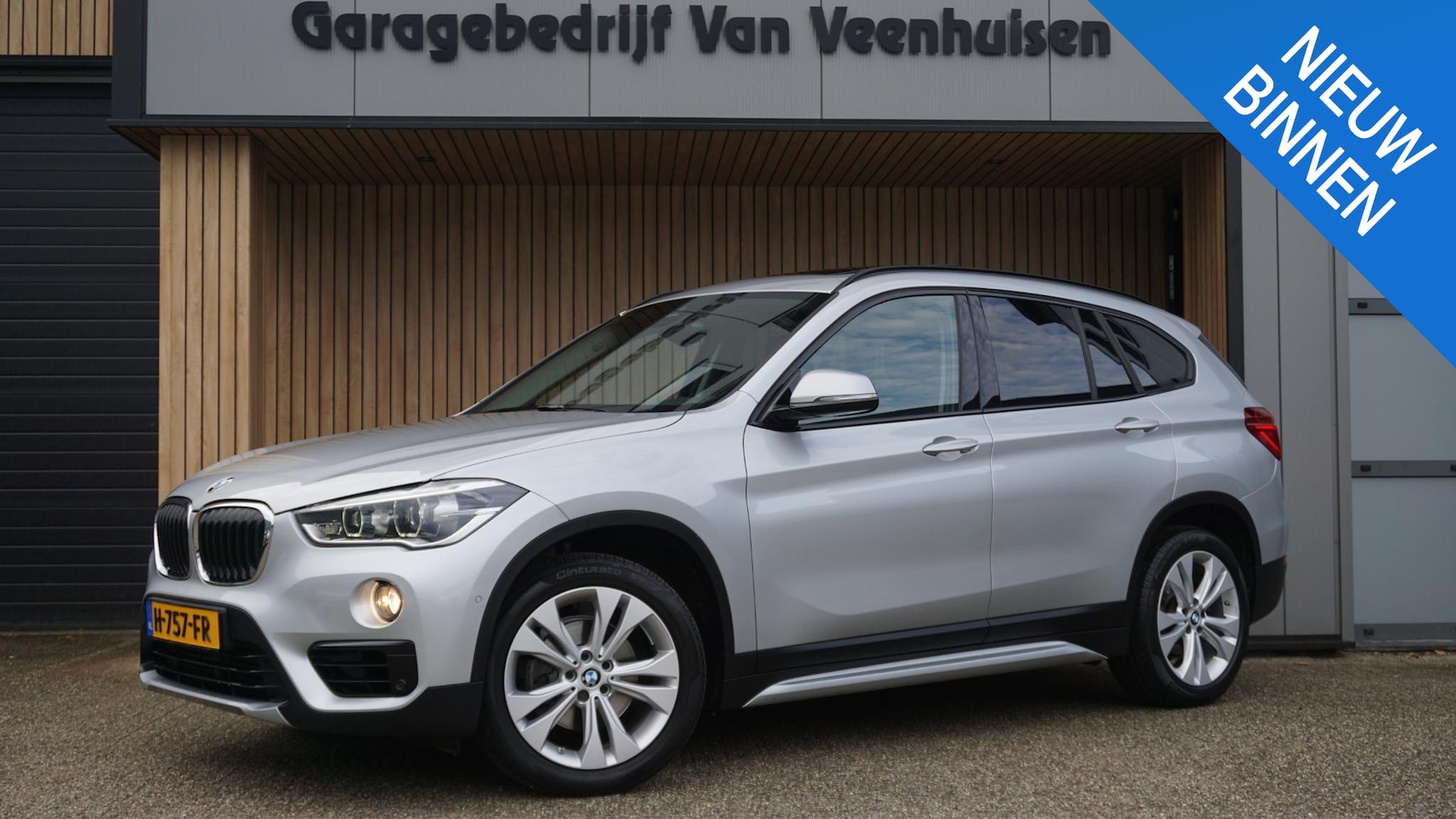 BMW X1 - sDrive18i 140pk High Executive Pano.Dak Sportstoelen Trekhaak 18inch LM Keyless LED A-Came - AutoWereld.nl