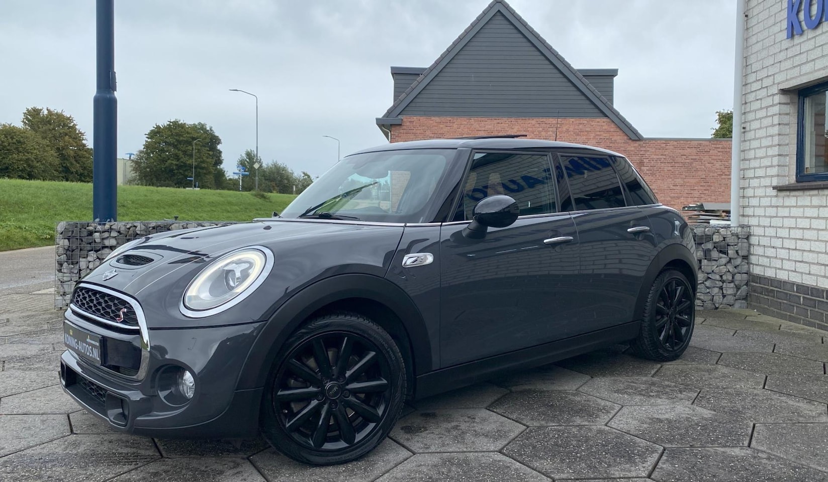 MINI John Cooper Works - S 2.0 Chili Serious Business JCW/ Pano/ Leer/ Sfeer/ H&K - AutoWereld.nl