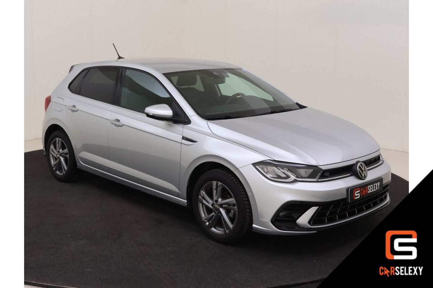 Volkswagen Polo - 1.0 TSI R-Line Automaat Sportief, Jong & Bomvol Luxe! - AutoWereld.nl