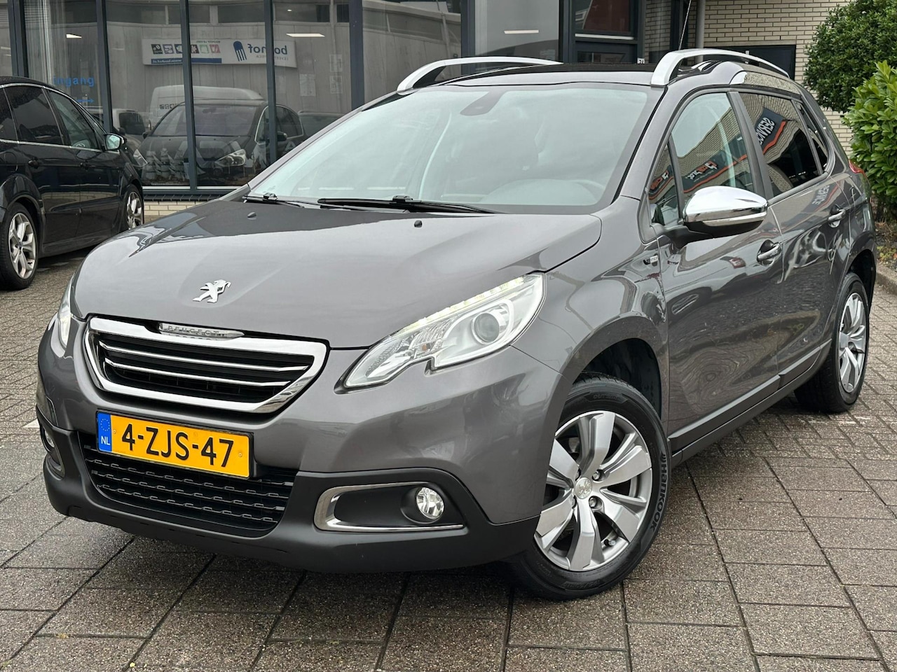Peugeot 2008 - 1.2 PureTech Style l PANO I TREKHAAK l NAVI - AutoWereld.nl