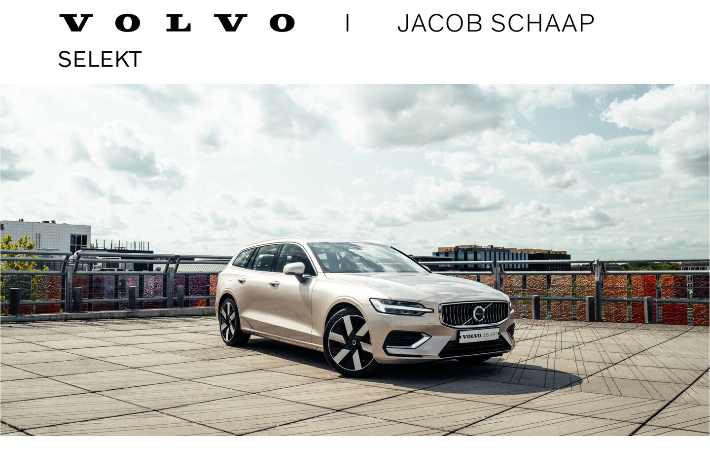 Volvo V60 - 2.0 T6 Plug-in hybrid AWD Essential Edition / Moritz Leder / Park Assist / 19" LMV / Verw. - AutoWereld.nl