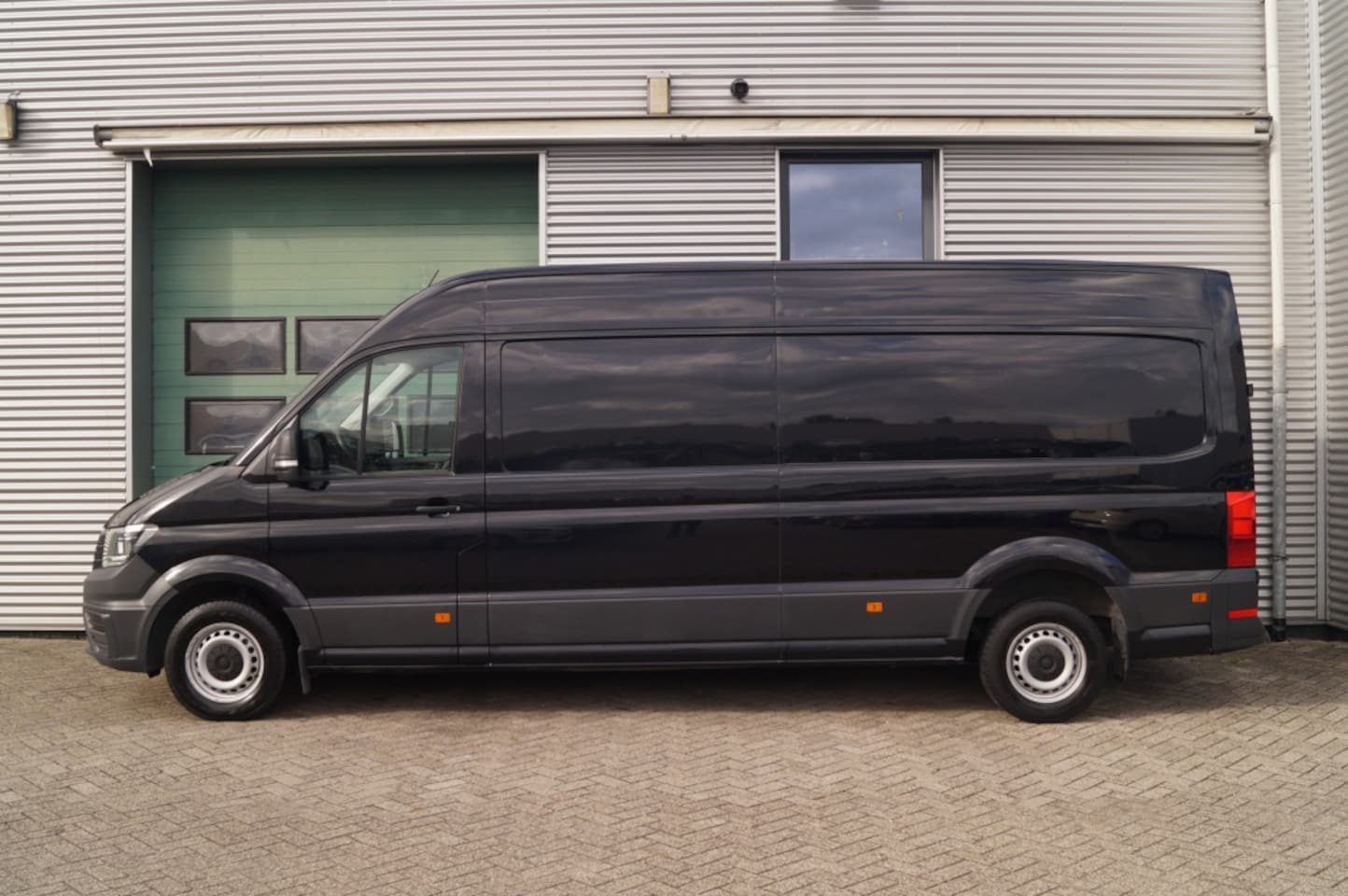 Volkswagen Crafter - 35 2.0 TDI 140pk L4-H3 -NAVI-AIRCO-PDC- - AutoWereld.nl