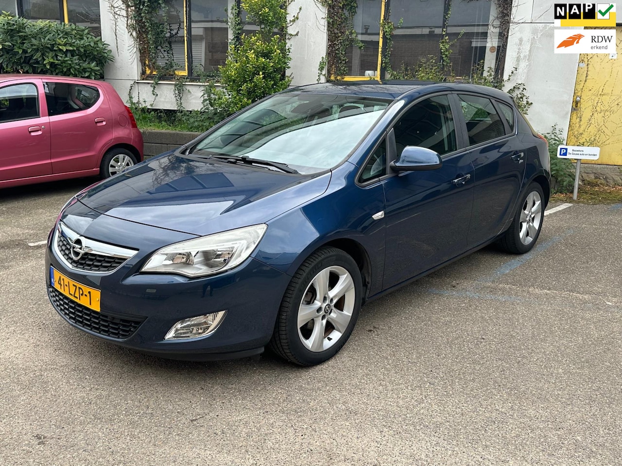 Opel Astra - 1.4 Turbo Edition/ Lage KM/ Airco/ Cruise control/ Parkeersensoren - AutoWereld.nl