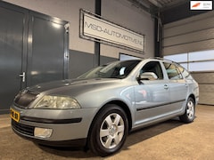 Skoda Octavia Combi - 1.6 Elegance Automaat|onderhouden|PDC|Trekhaak