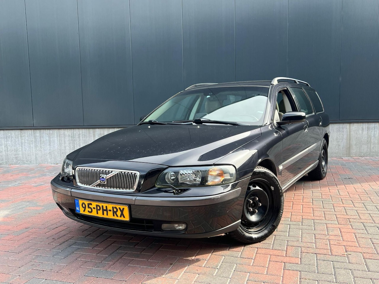 Volvo V70 - 2.4 Black Sapphire Edition II * Climate * Trekhaak * Goed Onderhouden * - AutoWereld.nl