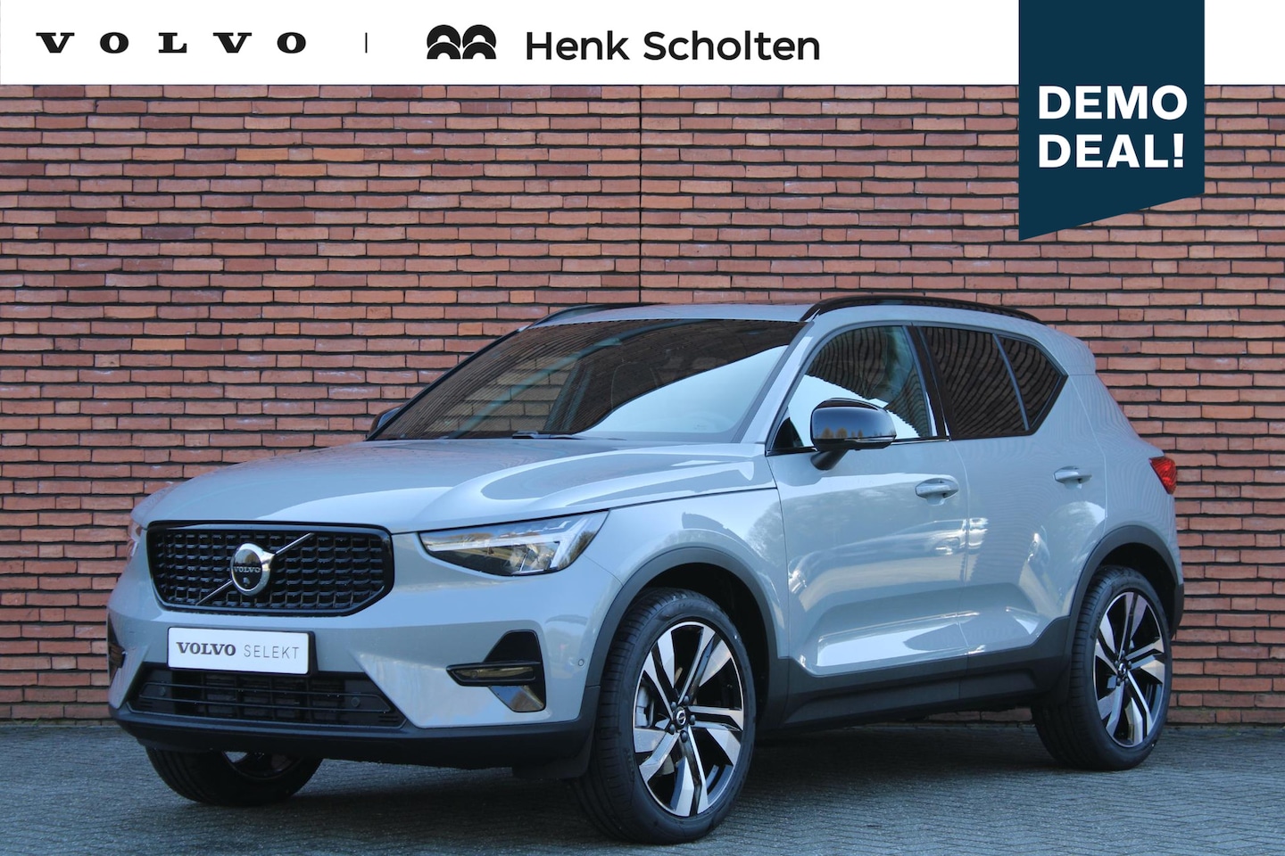 Volvo XC40 - B4 Plus Dark | Panoramisch dak met Schuif-/Kantel Functie | Harman Kardon Audio installati - AutoWereld.nl
