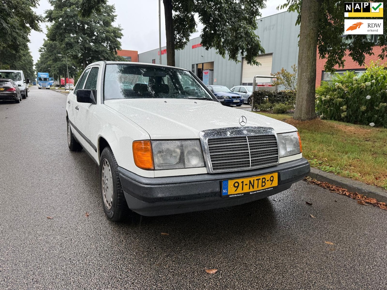 Mercedes-Benz 200-500 (W124) - 230 E super netjes belasting vrij AUTOMAAT - AutoWereld.nl