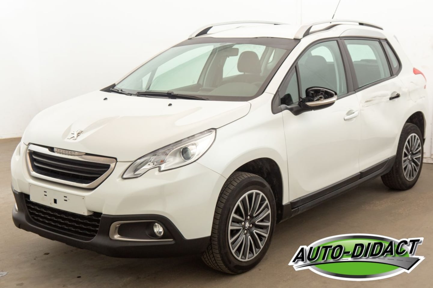 Peugeot 2008 - 1.2 Airco Navi 96.849 km - AutoWereld.nl