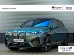 BMW iX - xDrive40 - Sportpakket - Pano - Harman Kardon - Stoelventilatie - Driving Ass Prof